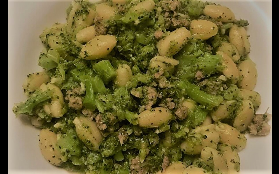 Scopri di più sull'articolo Orecchiette con broccoli con l’aggiunta di un ragù bianco