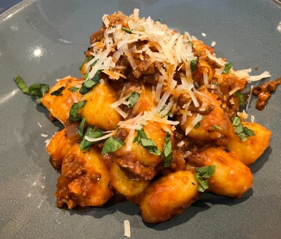Al momento stai visualizzando Gnocchi al Ragù di carne