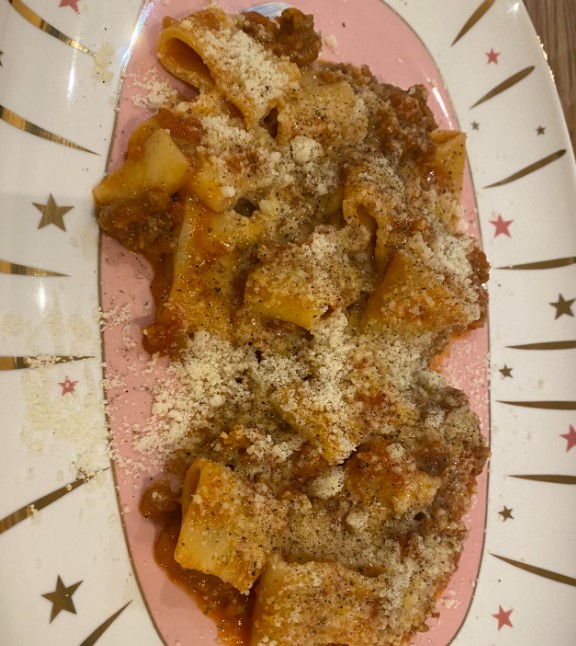 Al momento stai visualizzando Pasta calamarata in un ragù